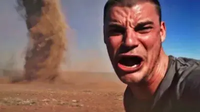 Ahí viene meme template
