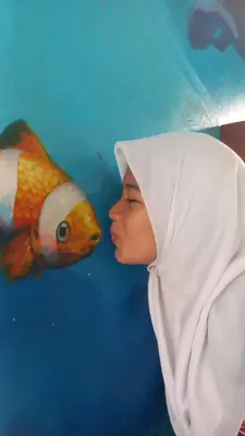 SINI KISS DULU meme template