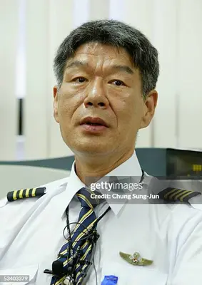 “OKRRRANDA CENTA — KOREAN AIR” meme template