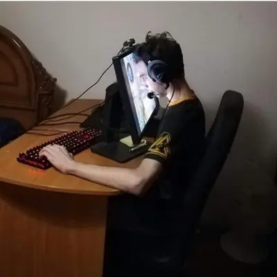 HOW BRENDIE BE  - LOOKING AT ANIME GIRLS meme template
