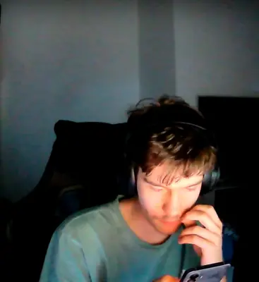 NÅR MAN SKAL KIGGE PÅ TYKKE KÆLINGER OG KIGGE REMA TILBUD meme template