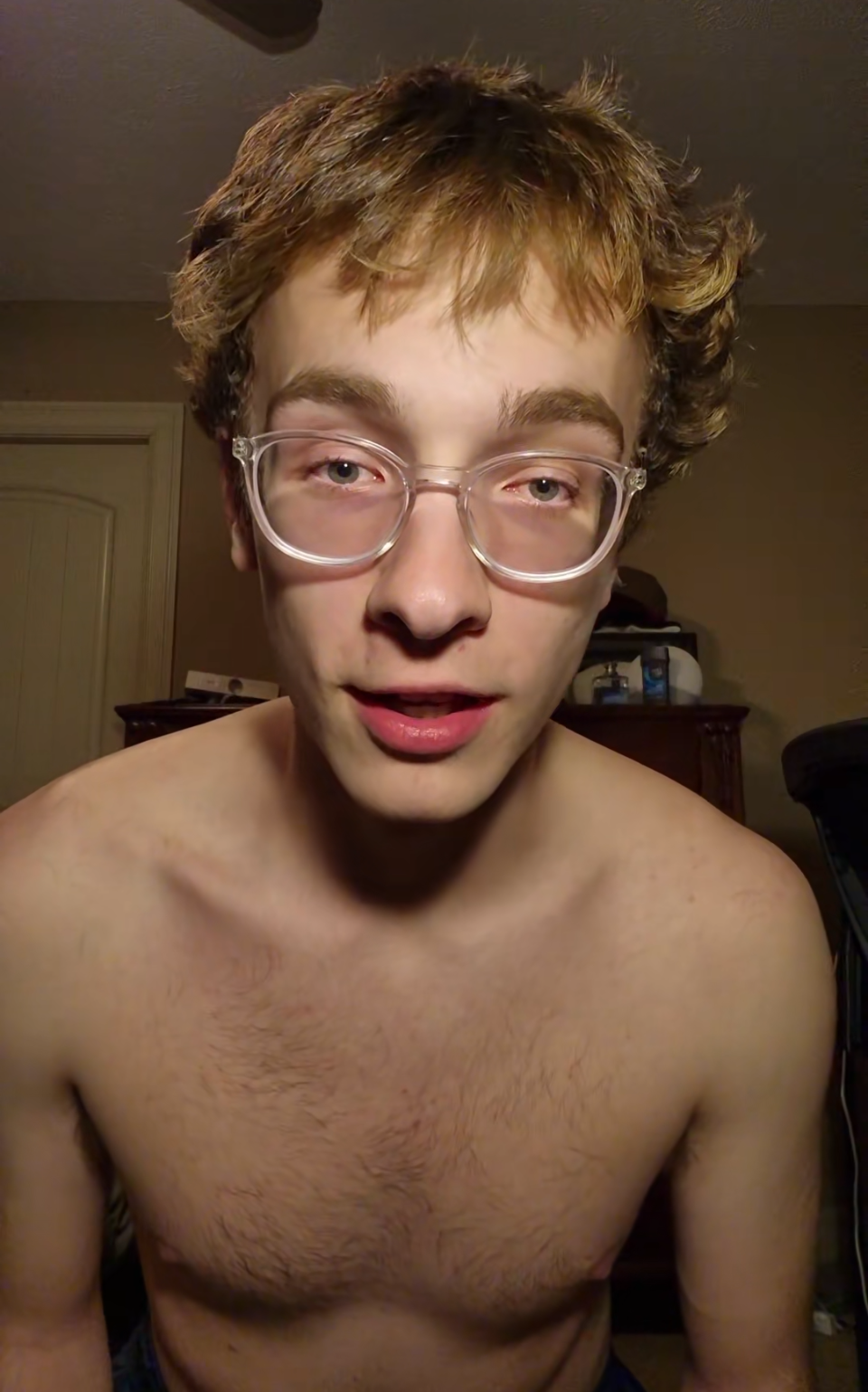 ME WHEN - MOM MADE PIZZA ROLLS meme template